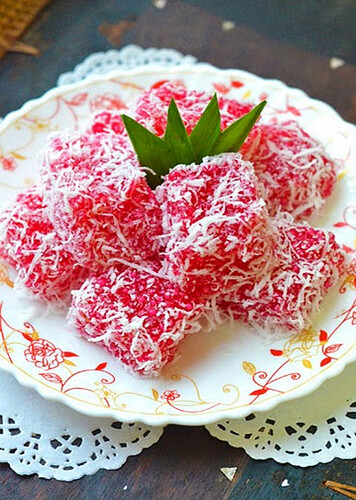 Kuih Sago (Rose Flavoured Sago Cake) - Food Recipe - puchong.co